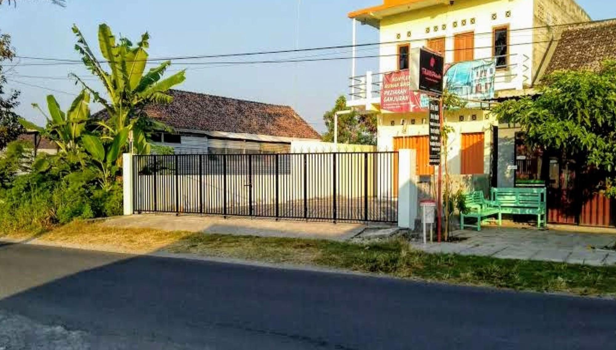 Spot On 93020 Rumah Singgah Ganjuran Bantul Exterior photo