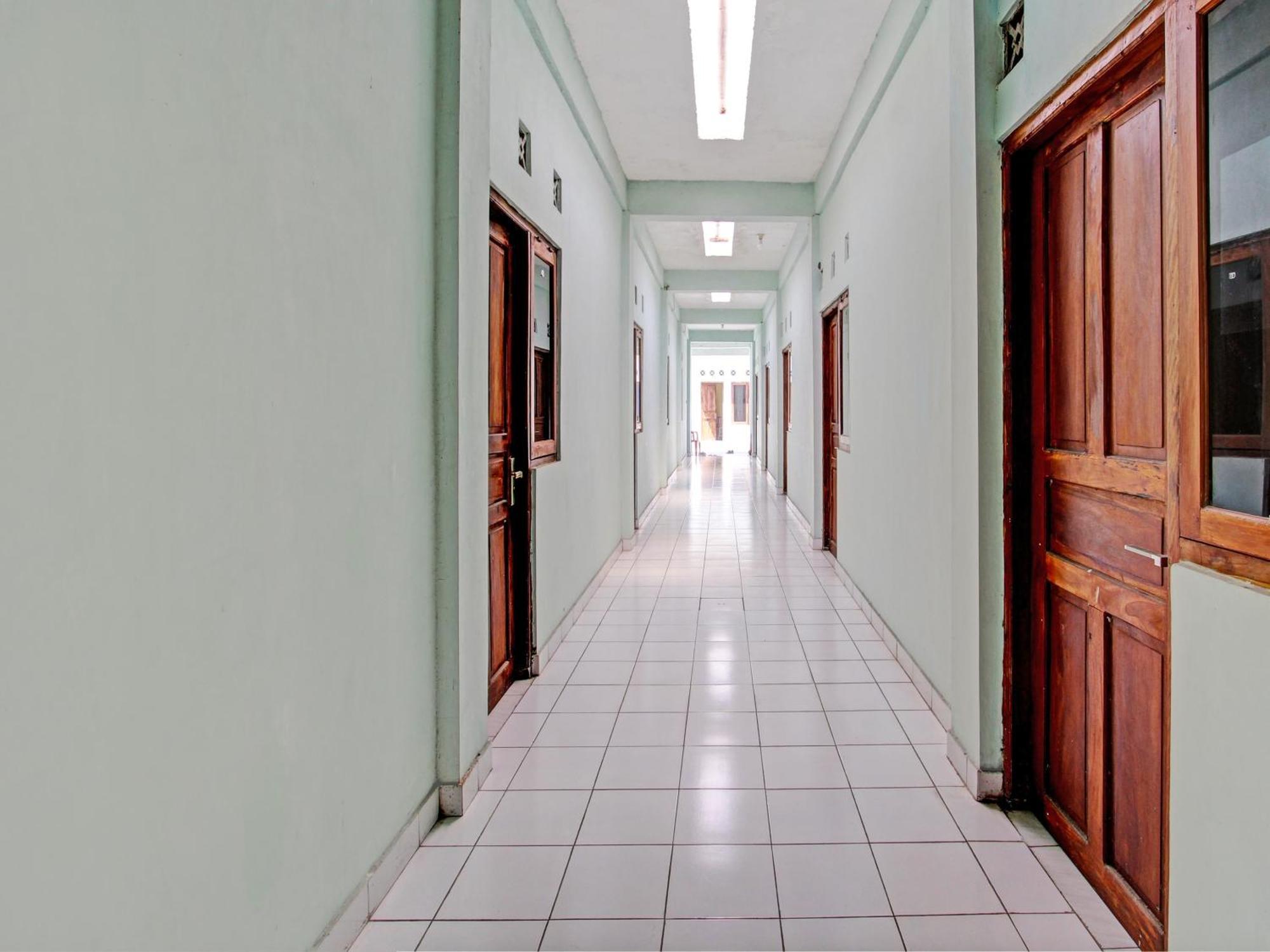 Spot On 93020 Rumah Singgah Ganjuran Bantul Exterior photo